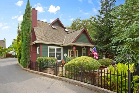 1613 SW I Street Grants Pass OR 97526