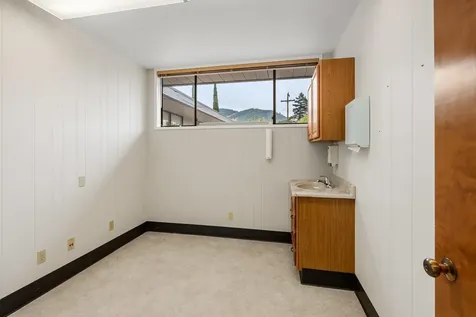 125 NE Manzanita Avenue Grants Pass OR 97526