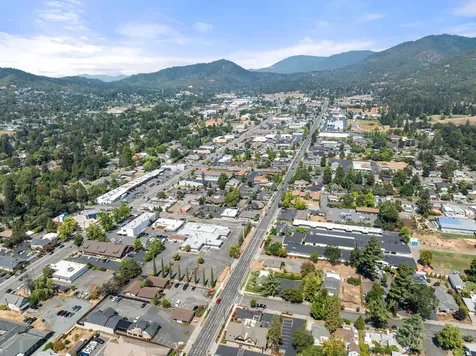 125 NE Manzanita Avenue Grants Pass OR 97526
