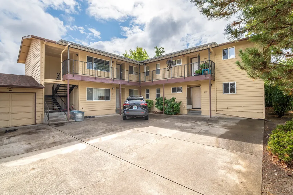 1880 Medart Lane Grants Pass OR 97527