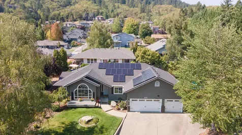 2034 NW Sarum Circle Grants Pass OR 97526