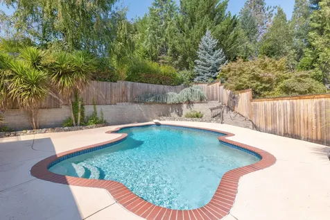 2034 NW Sarum Circle Grants Pass OR 97526
