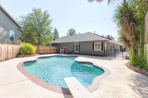 2034 NW Sarum Circle Grants Pass OR 97526