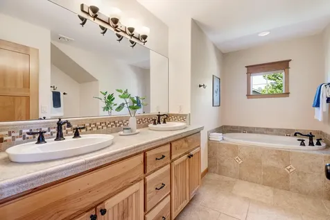 2084 NW Shiraz Court Bend OR 97703