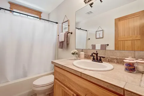 2084 NW Shiraz Court Bend OR 97703