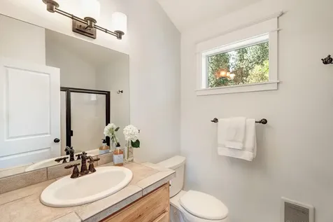 2084 NW Shiraz Court Bend OR 97703