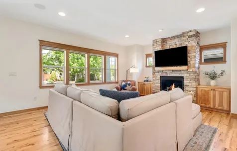 2084 NW Shiraz Court Bend OR 97703