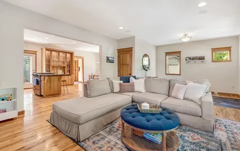 2084 NW Shiraz Court Bend OR 97703