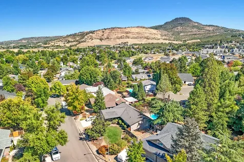 2616 Stonebrook Drive Medford OR 97504