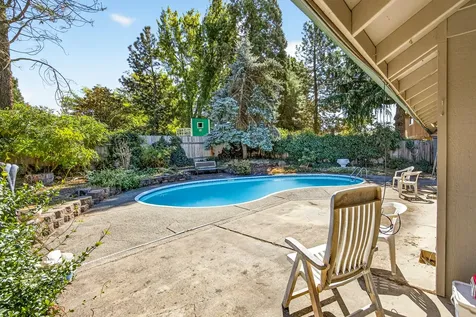 2616 Stonebrook Drive Medford OR 97504