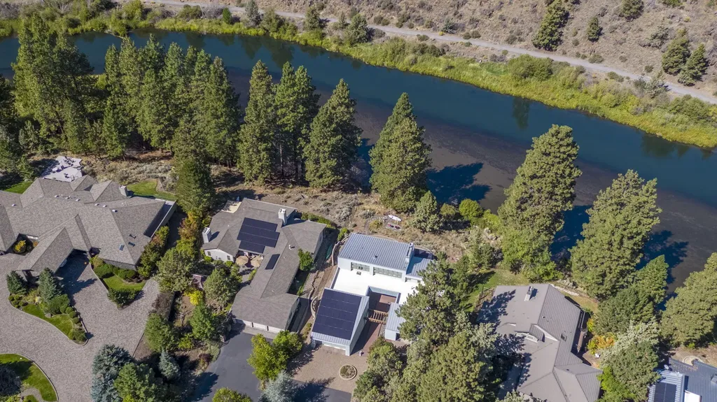 2251 NW Lakeside Place Bend OR 97703