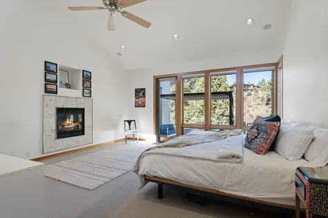 2251 NW Lakeside Place Bend OR 97703