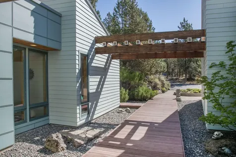 2251 NW Lakeside Place Bend OR 97703