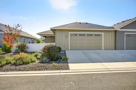 422 Castle Rock Drive Central Point OR 97502