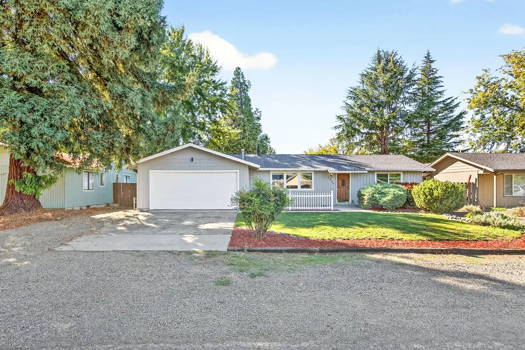 1826 Hart Avenue Medford OR 97501