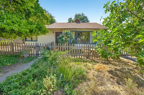 219 NE Outlook Avenue Grants Pass OR 97526
