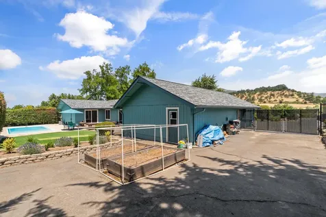 723 Pierce Road Medford OR 97504