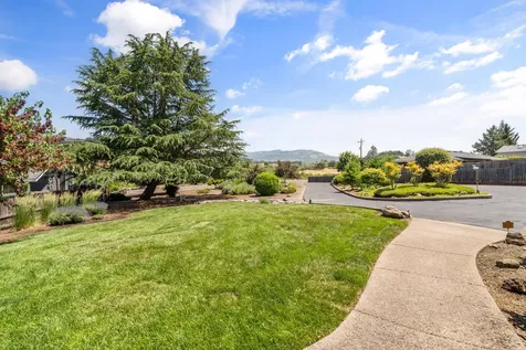 723 Pierce Road Medford OR 97504