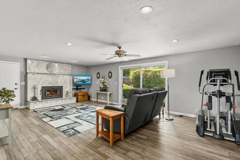 723 Pierce Road Medford OR 97504