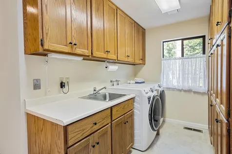 737 SE M Street Grants Pass OR 97526
