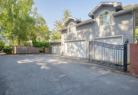 737 SE M Street Grants Pass OR 97526