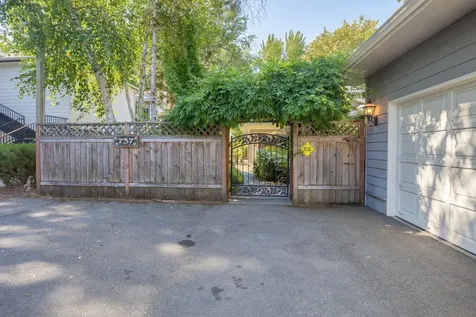 737 SE M Street Grants Pass OR 97526