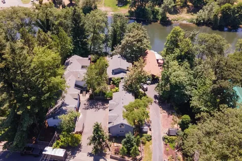 737 SE M Street Grants Pass OR 97526