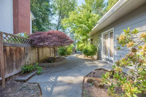 737 SE M Street Grants Pass OR 97526