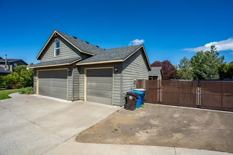 2144 NW Spruce Court Redmond OR 97756