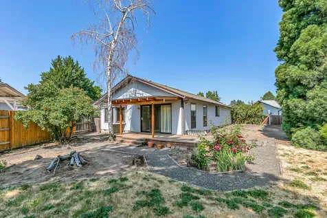 681 Farnsworth Drive Central Point OR 97502