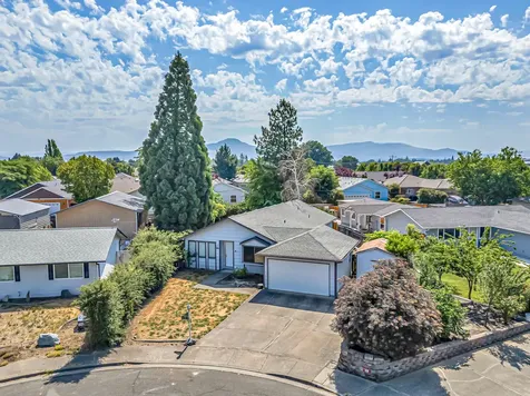 681 Farnsworth Drive Central Point OR 97502