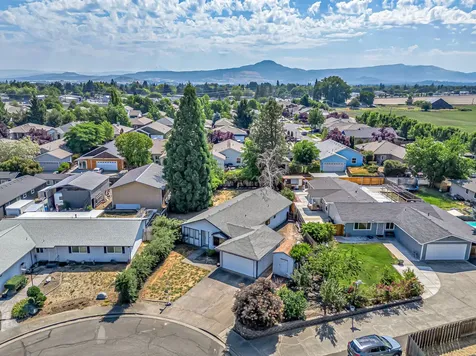 681 Farnsworth Drive Central Point OR 97502