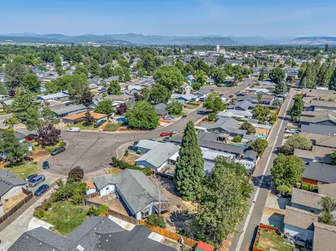 681 Farnsworth Drive Central Point OR 97502
