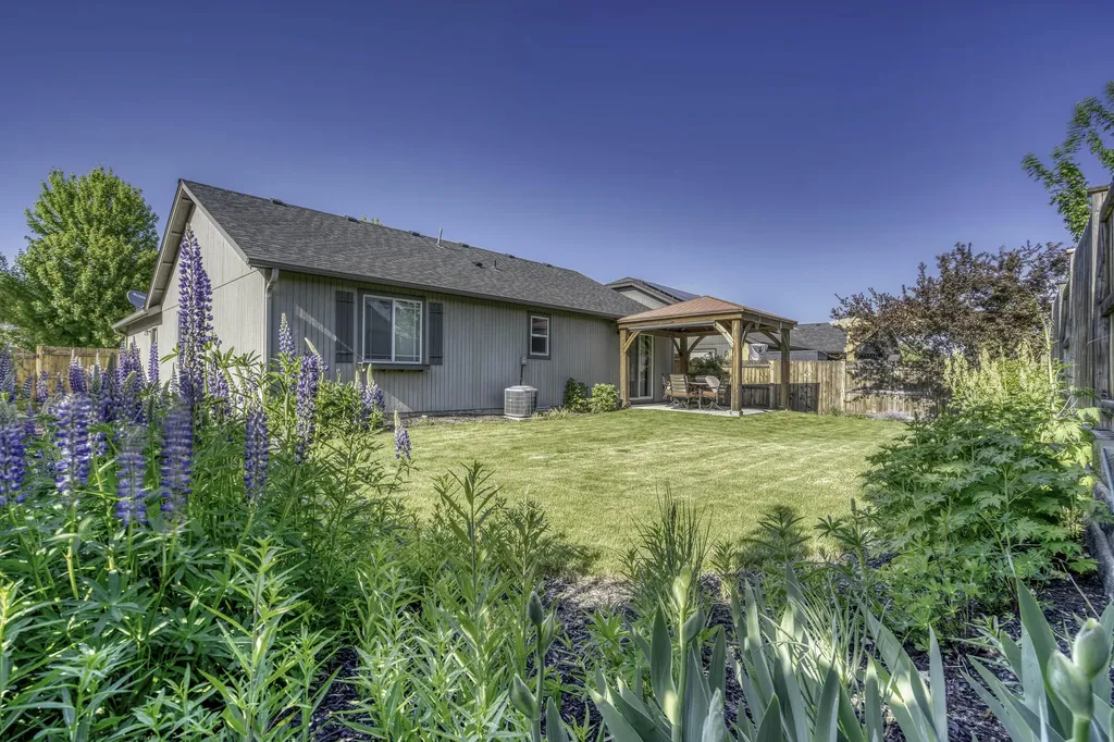3144 SW Cascade Avenue Redmond OR 97756