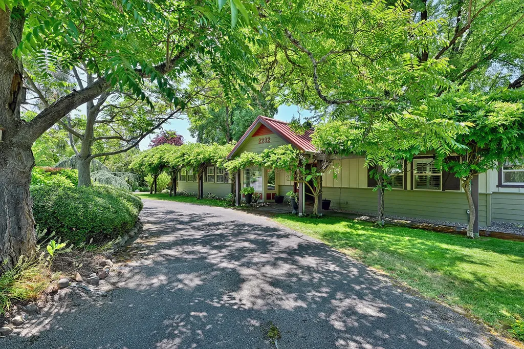 2232 Dellwood Avenue Medford OR 97504