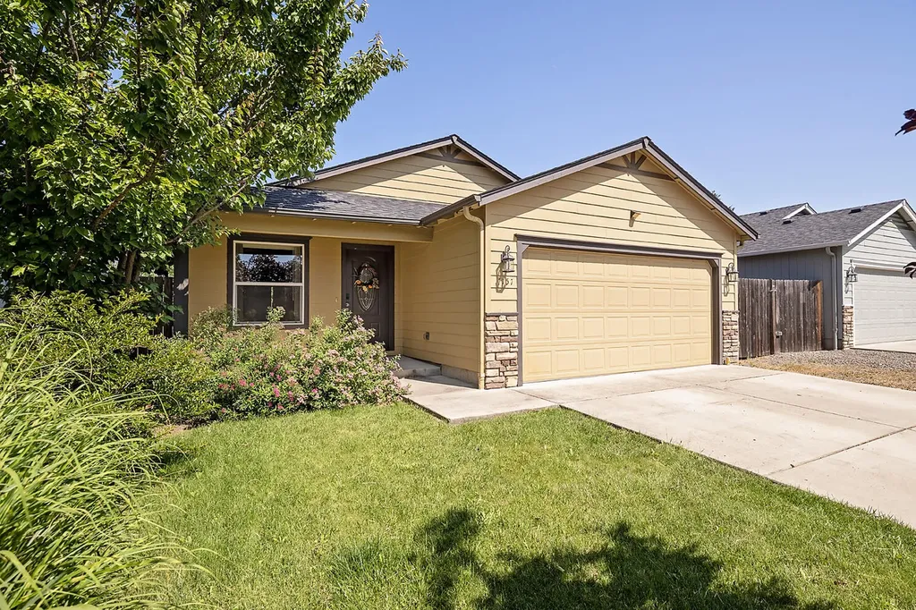 1157 Peachwood Court Medford OR 97501
