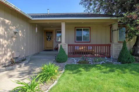 2201 SW Stonehedge Court Redmond OR 97756