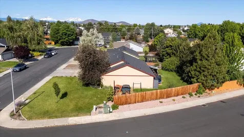 2201 SW Stonehedge Court Redmond OR 97756