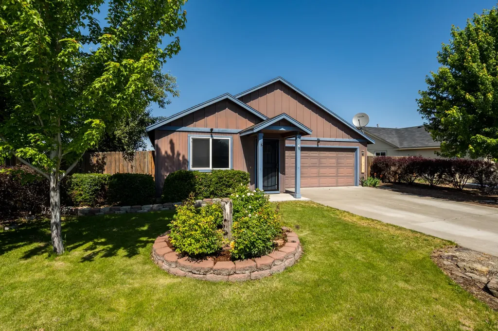 2471 NE 3rd Street Redmond OR 97756
