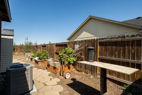 2471 NE 3rd Street Redmond OR 97756