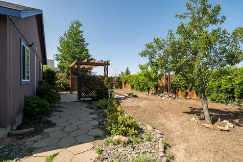 2471 NE 3rd Street Redmond OR 97756