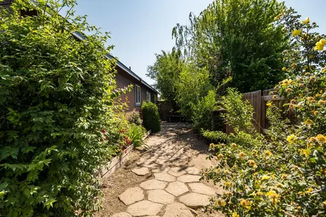 2471 NE 3rd Street Redmond OR 97756