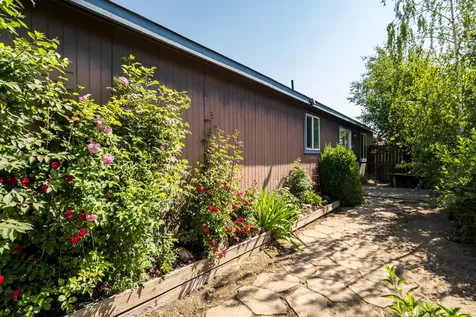 2471 NE 3rd Street Redmond OR 97756