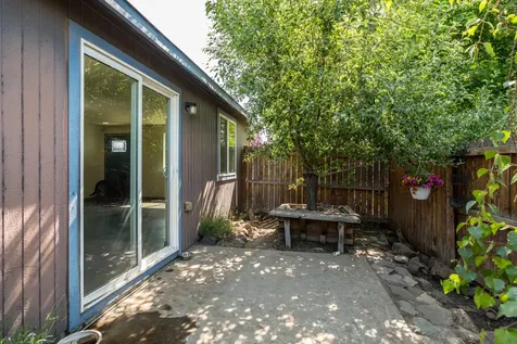 2471 NE 3rd Street Redmond OR 97756