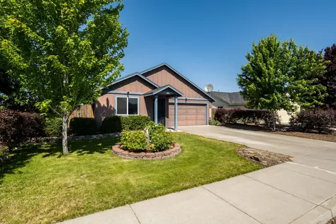 2471 NE 3rd Street Redmond OR 97756