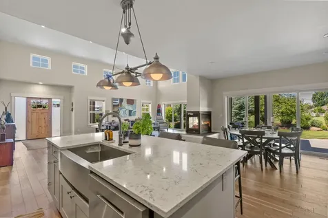 21340 View Lane Bend OR 97701