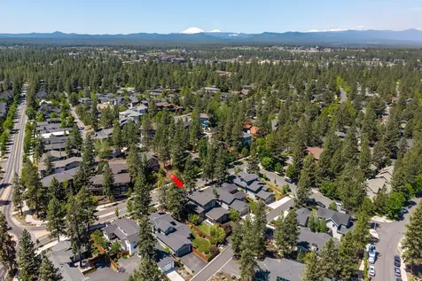 2264 NW Lemhi Pass Drive Bend OR 97703