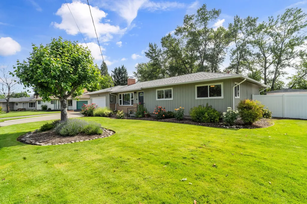 2462 Edgemont Drive Medford OR 97504