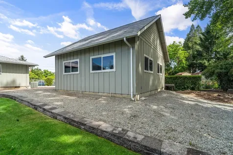 2462 Edgemont Drive Medford OR 97504