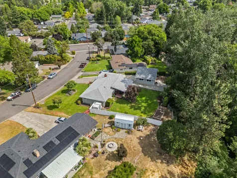 2462 Edgemont Drive Medford OR 97504